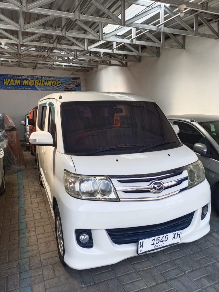 MOBIL BEKAS DAIHATSU LUXIO